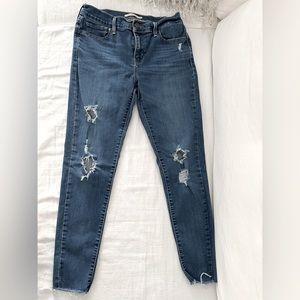 SOLD:Levi’s Strauss Skinny Jeans